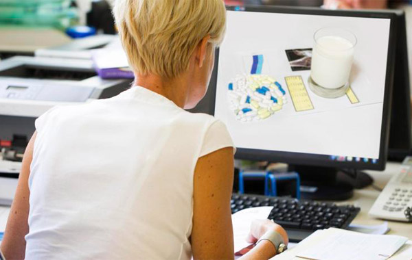 Calci sí, però amb vitamina D: la recomanació dels especialistes per a la salut òssia