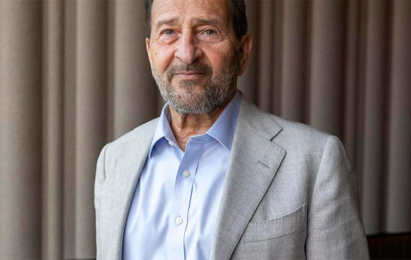 Kypros Nicolaides, cirurgià neonatal; descobridor de la transparència nucal en els Down: Un bessó pot apropiar-se de la sang de l’altre fins a matar-lo
